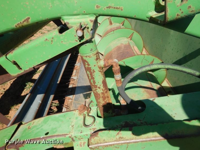 image for item DJ8267 1988 John Deere 930  platform head