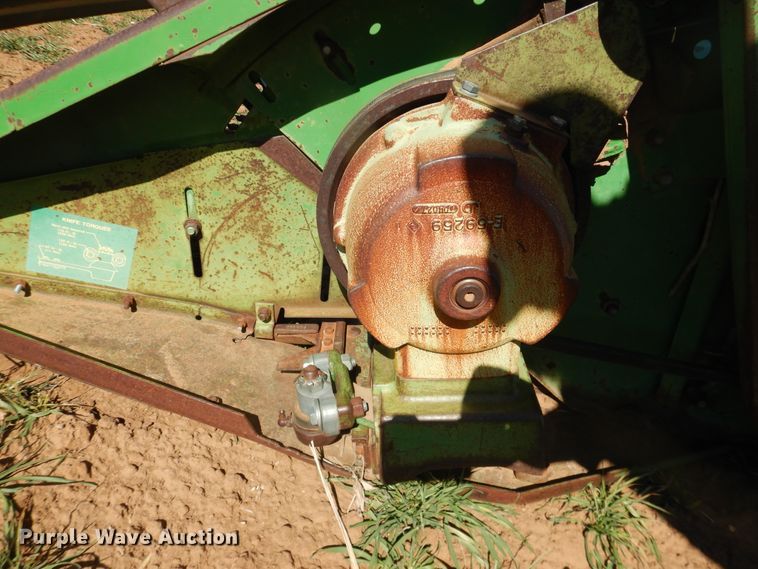 image for item DJ8267 1988 John Deere 930  platform head