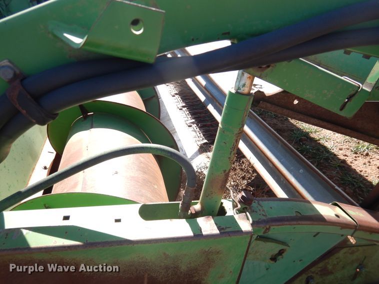 image for item DJ8267 1988 John Deere 930  platform head