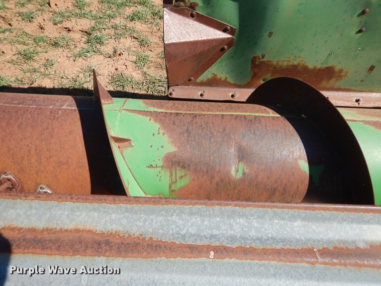 image for item DJ8267 1988 John Deere 930  platform head