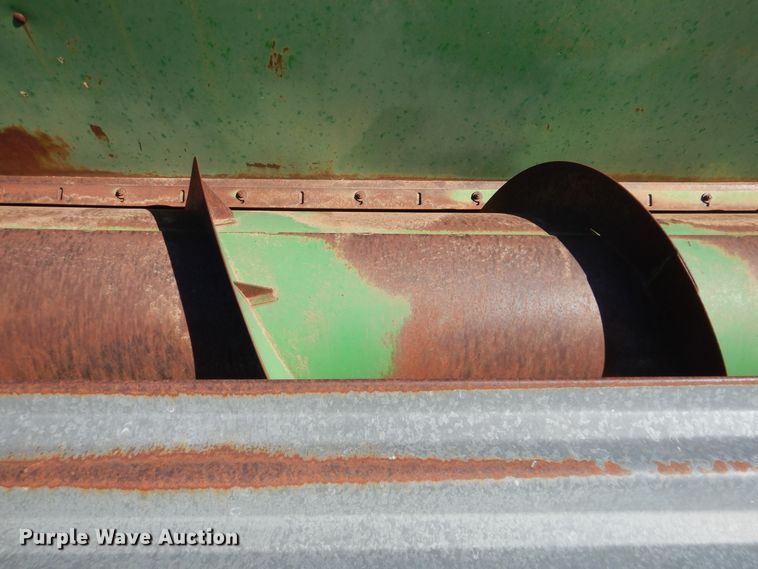 image for item DJ8267 1988 John Deere 930  platform head