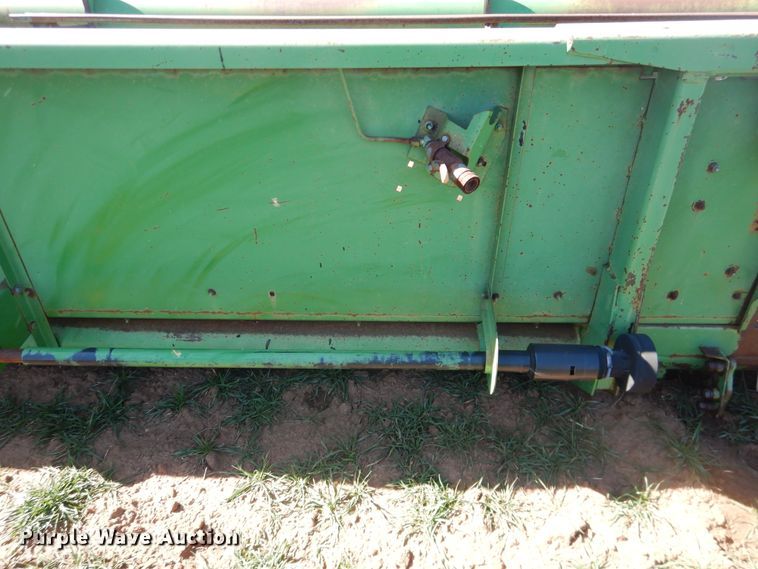 image for item DJ8267 1988 John Deere 930  platform head
