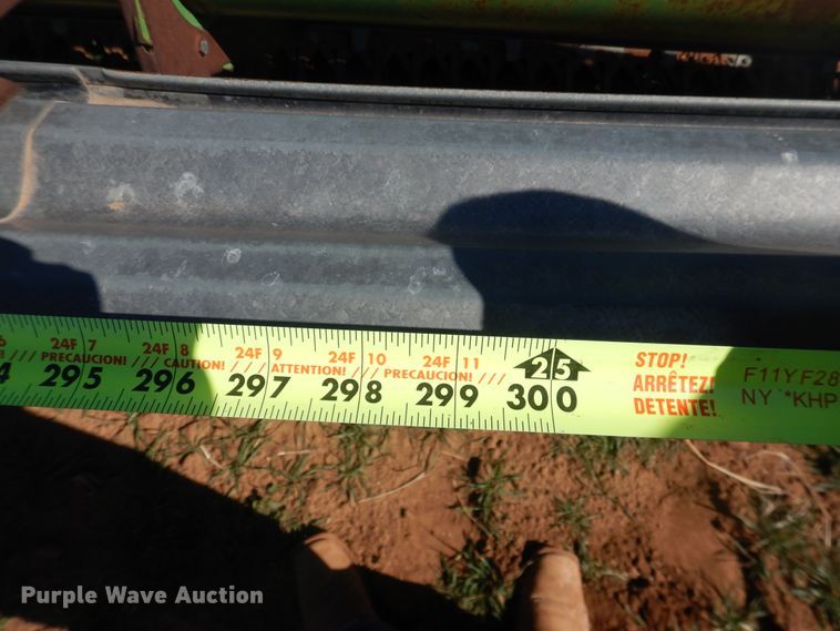 image for item DJ8267 1988 John Deere 930  platform head