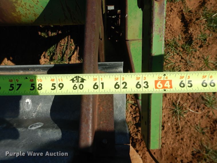 image for item DJ8267 1988 John Deere 930  platform head