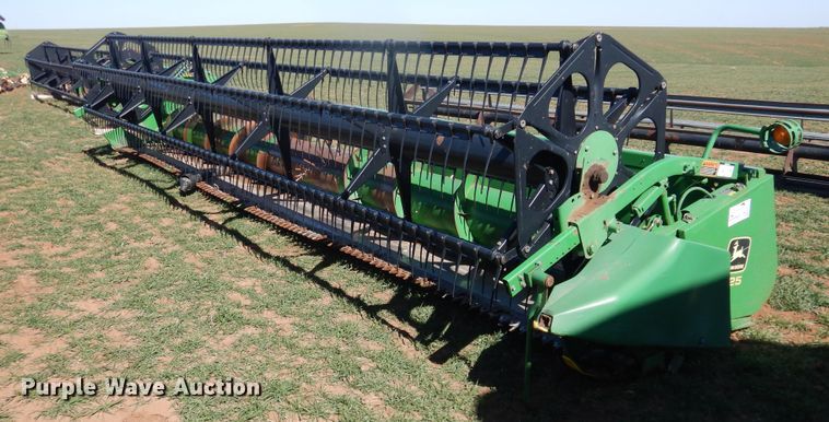 image for item DJ8268 1998 John Deere 925  flex head