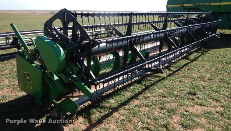 image for item DJ8268 1998 John Deere 925  flex head