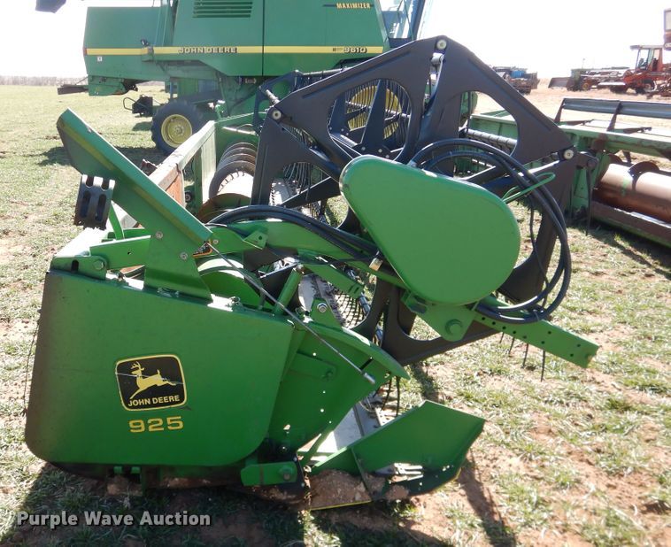 image for item DJ8268 1998 John Deere 925  flex head