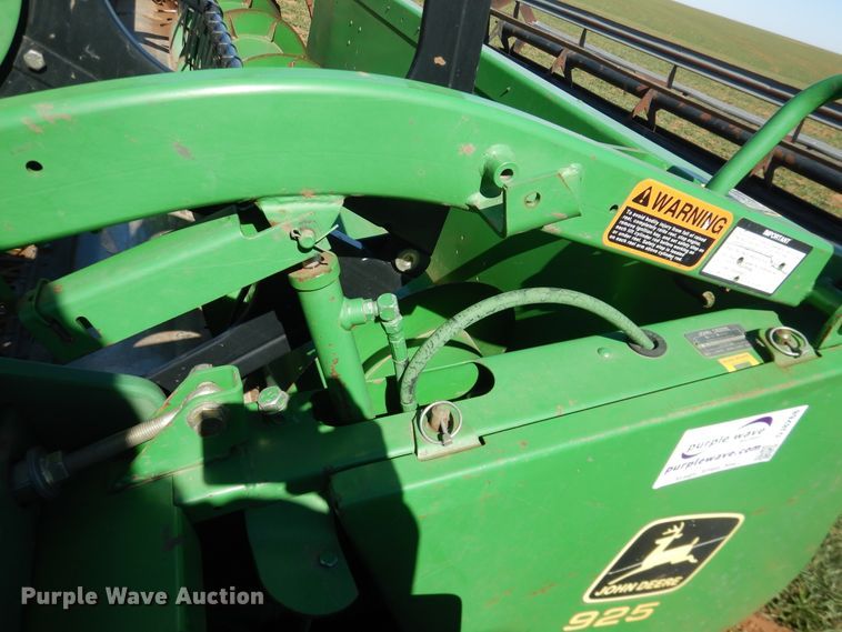 image for item DJ8268 1998 John Deere 925  flex head