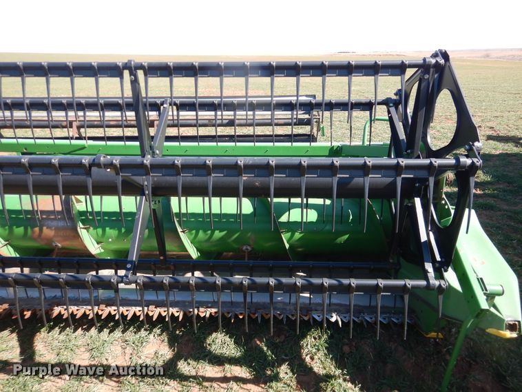 image for item DJ8268 1998 John Deere 925  flex head