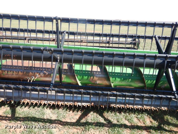 image for item DJ8268 1998 John Deere 925  flex head