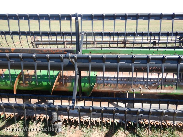 image for item DJ8268 1998 John Deere 925  flex head