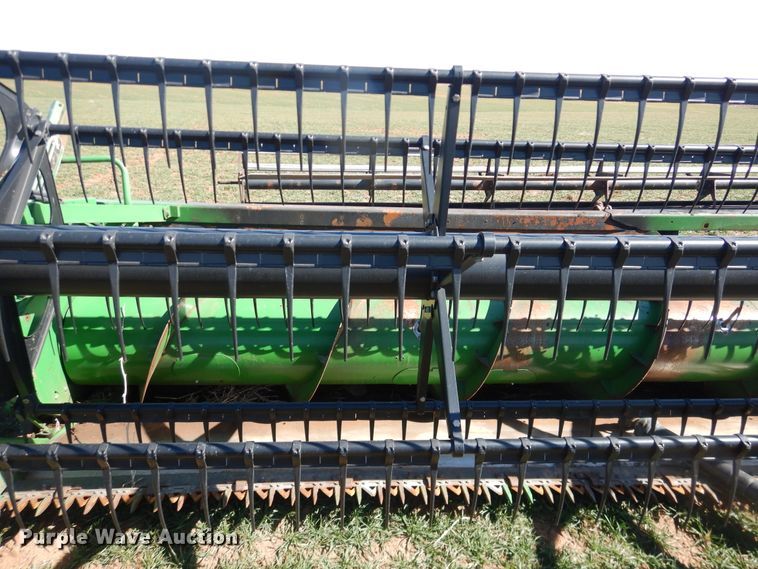 image for item DJ8268 1998 John Deere 925  flex head