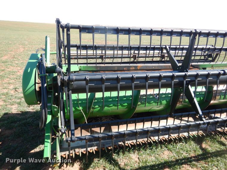 image for item DJ8268 1998 John Deere 925  flex head