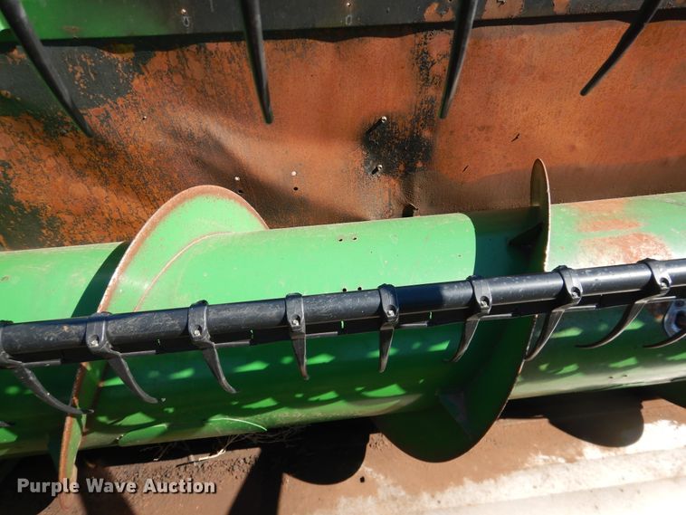 image for item DJ8268 1998 John Deere 925  flex head