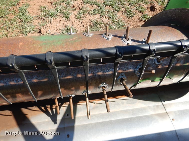 image for item DJ8268 1998 John Deere 925  flex head