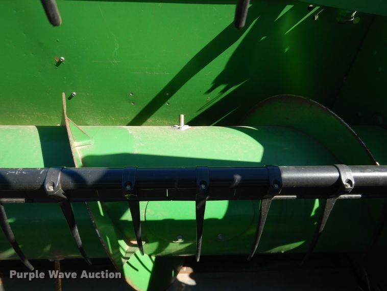 image for item DJ8268 1998 John Deere 925  flex head