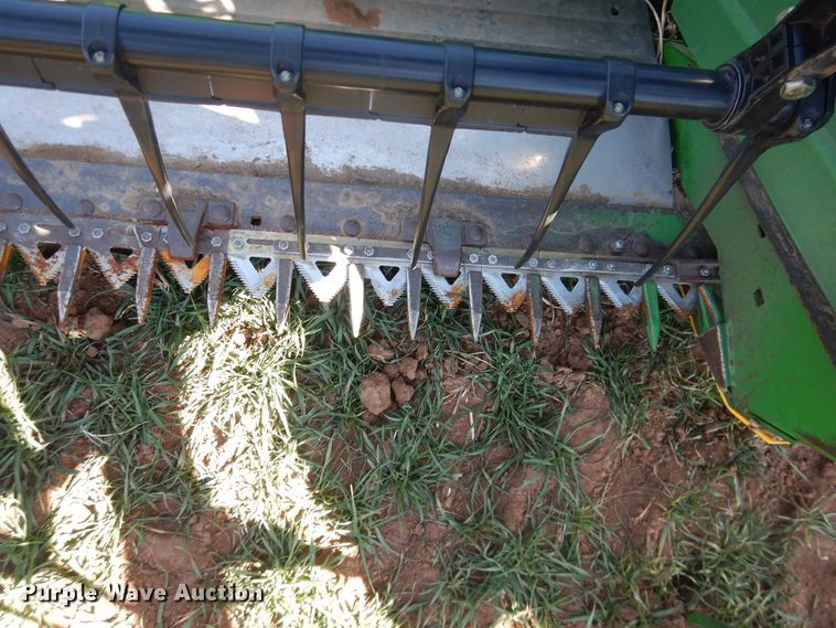 image for item DJ8268 1998 John Deere 925  flex head