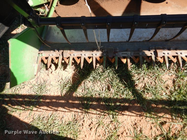 image for item DJ8268 1998 John Deere 925  flex head