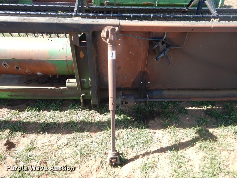 image for item DJ8268 1998 John Deere 925  flex head