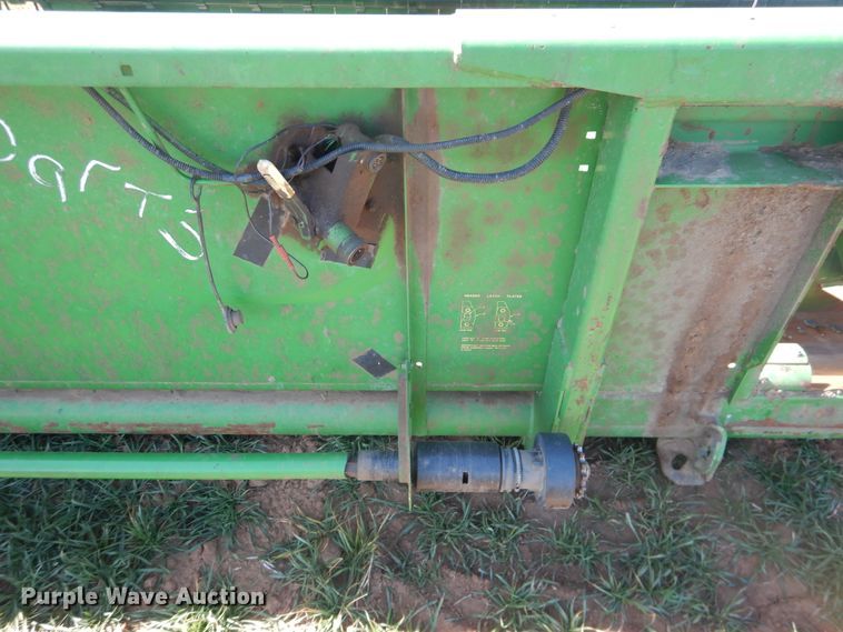 image for item DJ8268 1998 John Deere 925  flex head