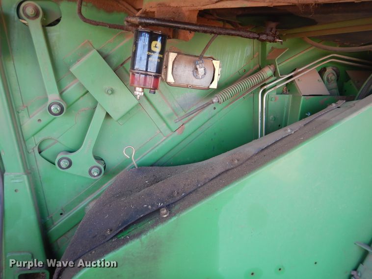 image for item DJ8270 1998 John Deere 9610  combine