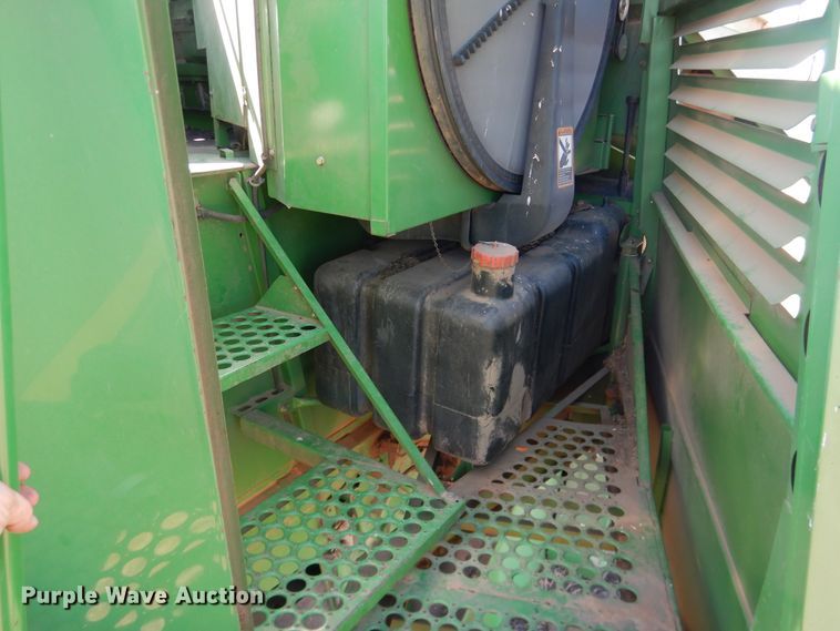 image for item DJ8270 1998 John Deere 9610  combine