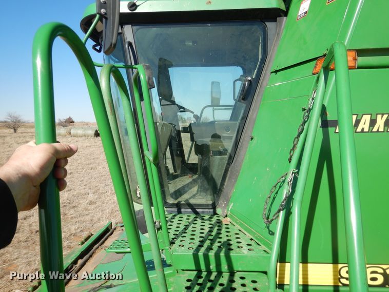 image for item DJ8270 1998 John Deere 9610  combine