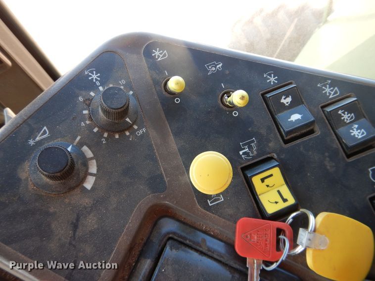 image for item DJ8270 1998 John Deere 9610  combine