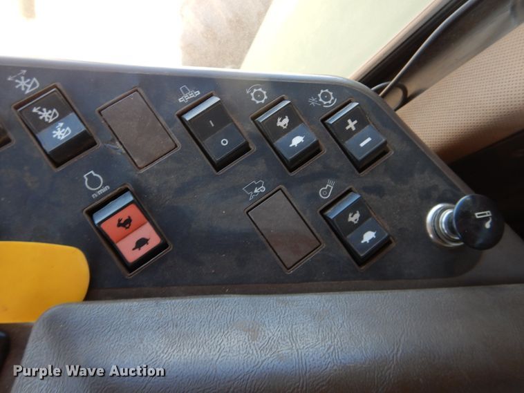 image for item DJ8270 1998 John Deere 9610  combine