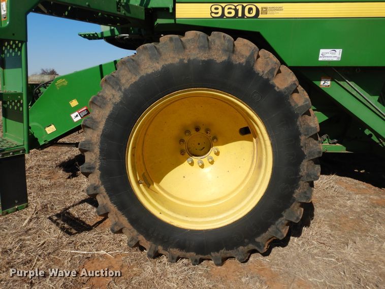 image for item DJ8270 1998 John Deere 9610  combine