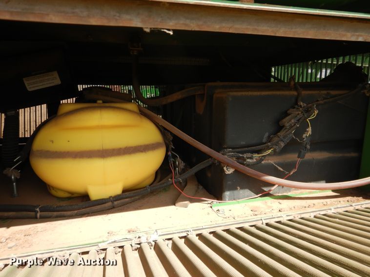 image for item DJ8272 2005 John Deere 7460  cotton stripper