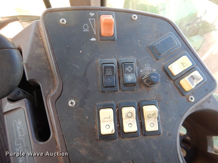 image for item DJ8272 2005 John Deere 7460  cotton stripper