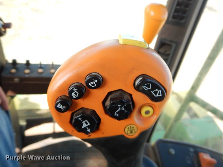 image for item DJ8272 2005 John Deere 7460  cotton stripper