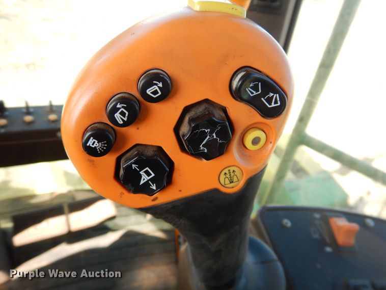 image for item DJ8272 2005 John Deere 7460  cotton stripper