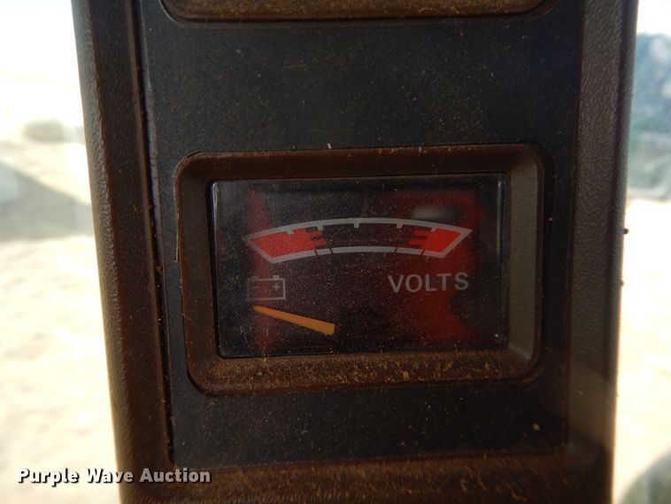 image for item DJ8272 2005 John Deere 7460  cotton stripper