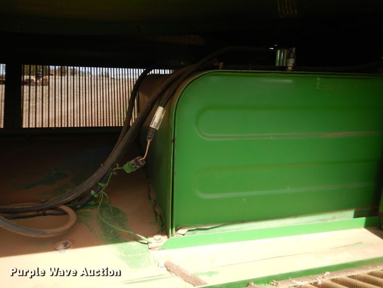 image for item DJ8273 1996 John Deere 7450  cotton stripper