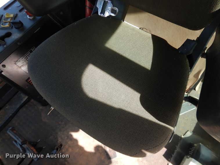 image for item DJ8273 1996 John Deere 7450  cotton stripper