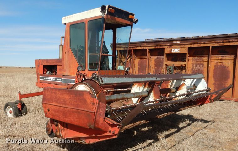 image for item DJ8277 International 5000  windrower