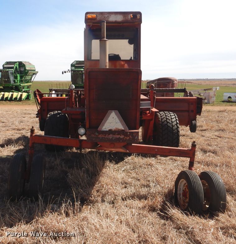 image for item DJ8277 International 5000  windrower
