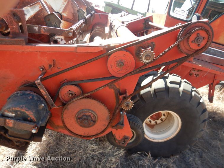 image for item DJ8277 International 5000  windrower