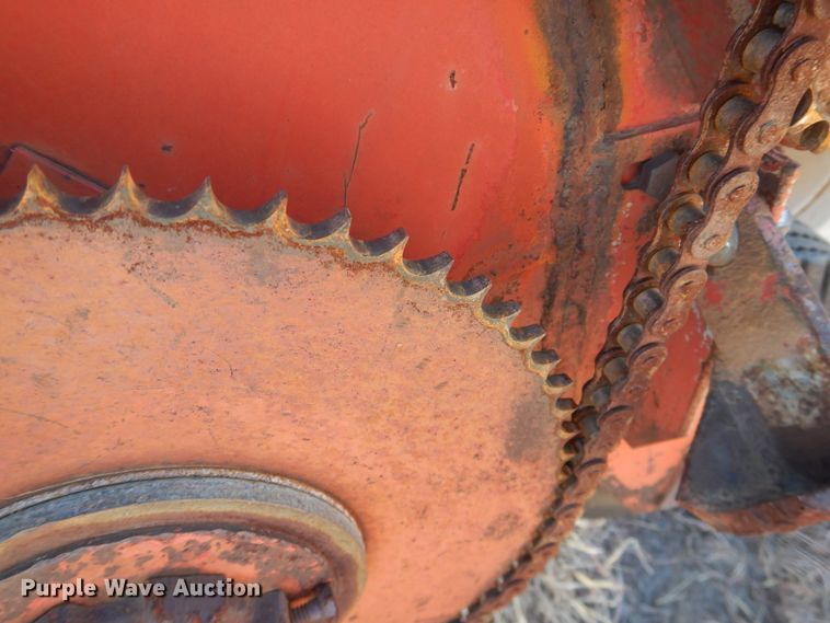 image for item DJ8277 International 5000  windrower