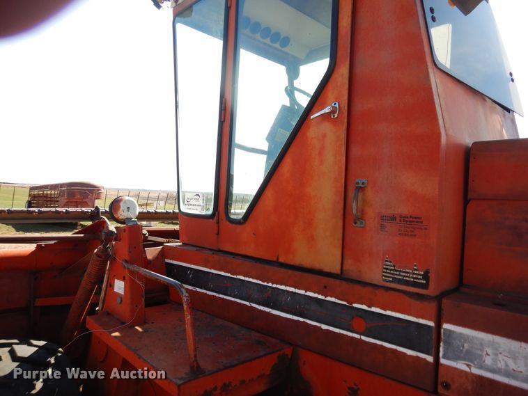 image for item DJ8277 International 5000  windrower