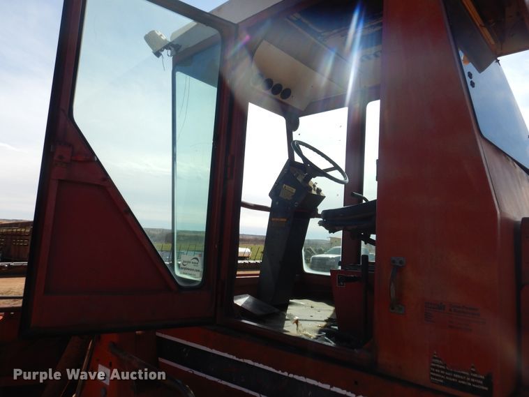 image for item DJ8277 International 5000  windrower