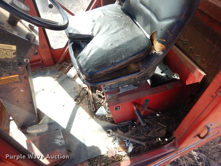 image for item DJ8277 International 5000  windrower