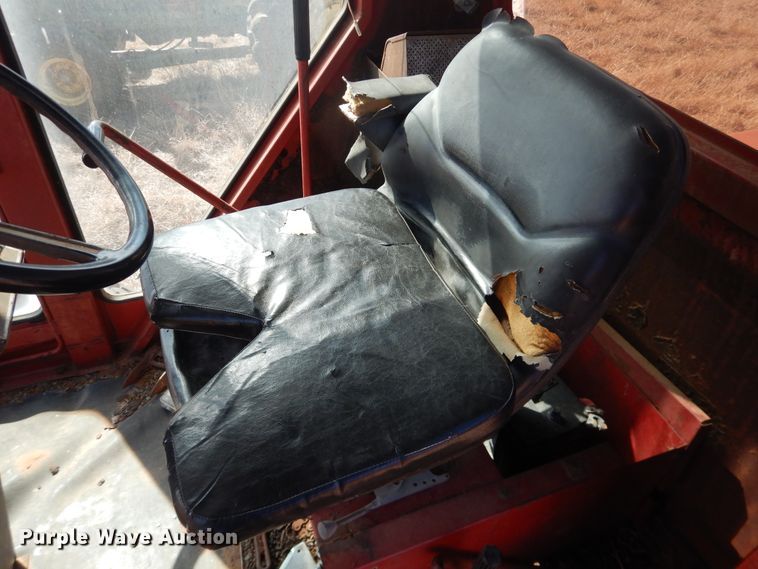 image for item DJ8277 International 5000  windrower