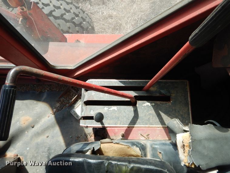 image for item DJ8277 International 5000  windrower