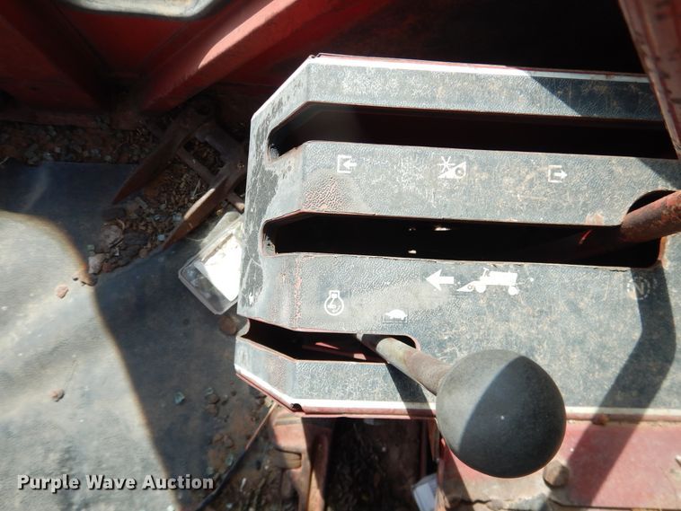 image for item DJ8277 International 5000  windrower