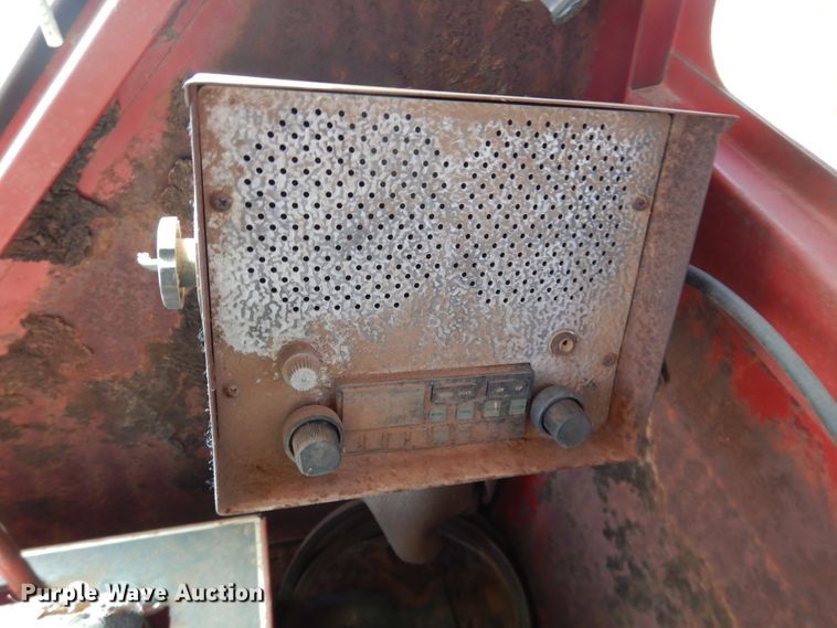 image for item DJ8277 International 5000  windrower