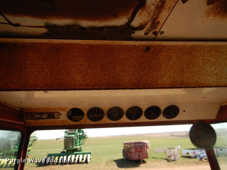 image for item DJ8277 International 5000  windrower