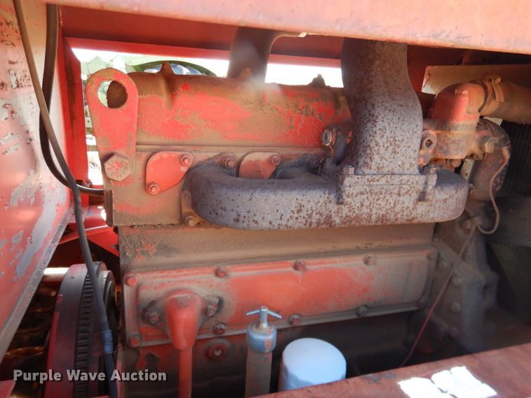 image for item DJ8277 International 5000  windrower